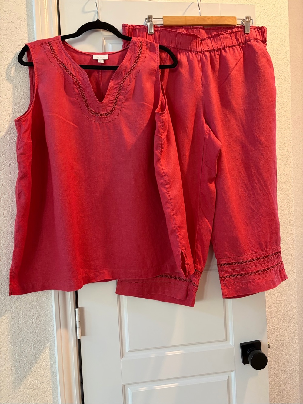 J. Jill Sleeveless V-Neck Top and Cropped Pants Set - Rose